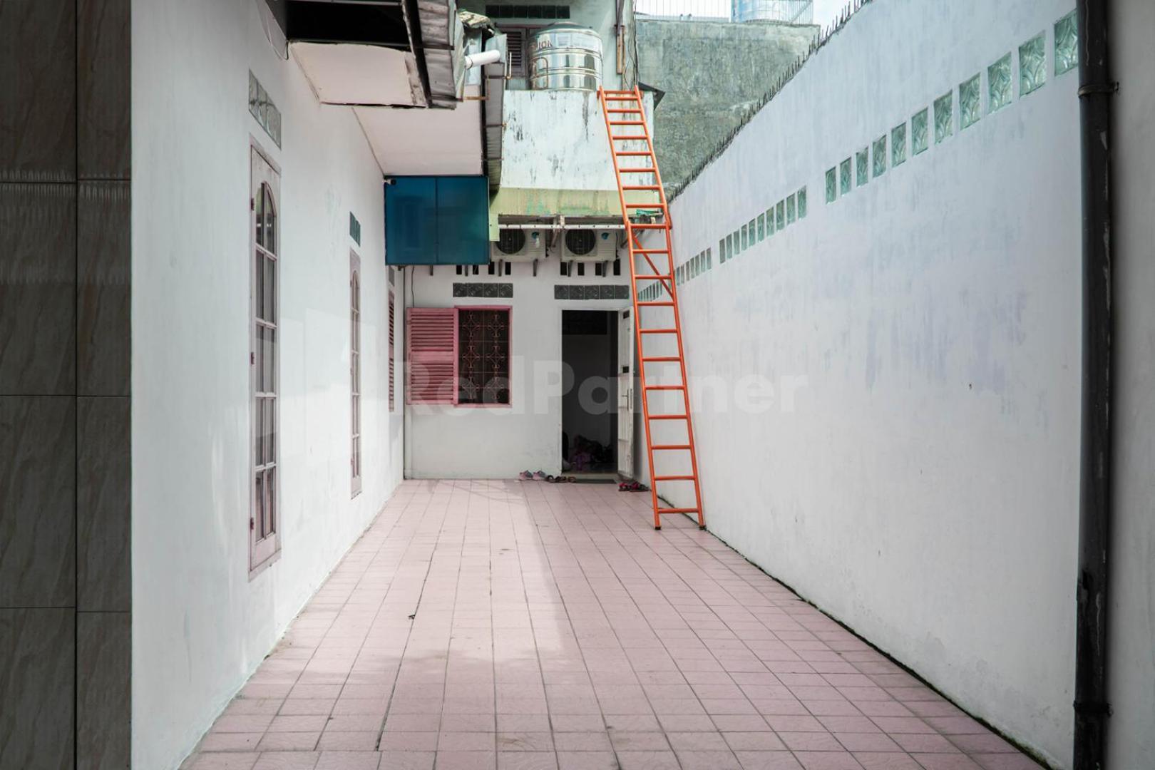 Asri Residence Near Jalan Iskandar Muda Medan Mitra Reddoorz Eksteriør billede